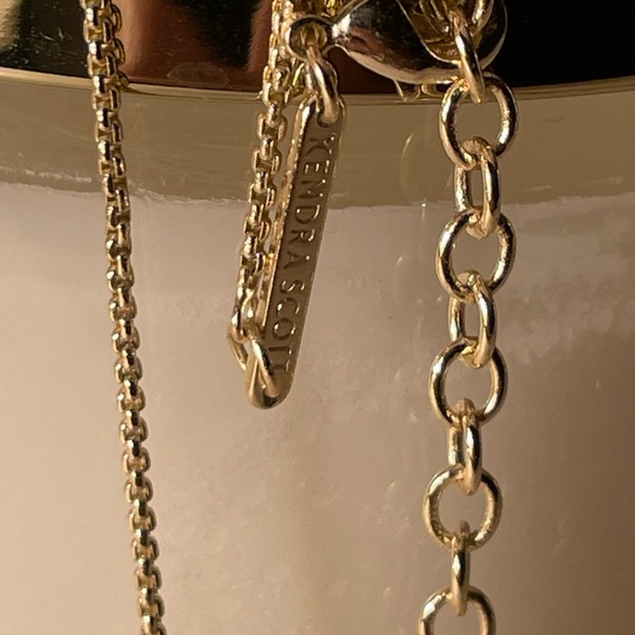 Kendra Scott Leanor Pendant Necklace - Picture 3 of 5